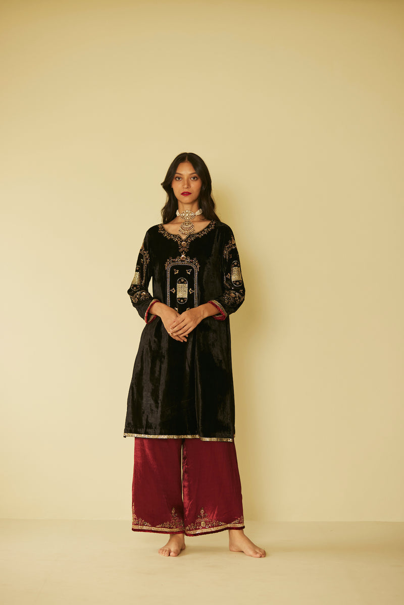 Black Dareecha Kurta Set