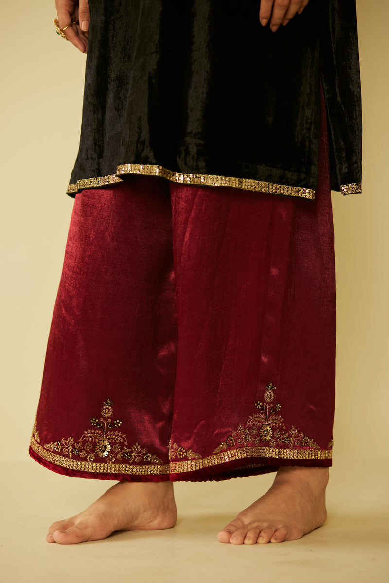 Black Dareecha Kurta Set