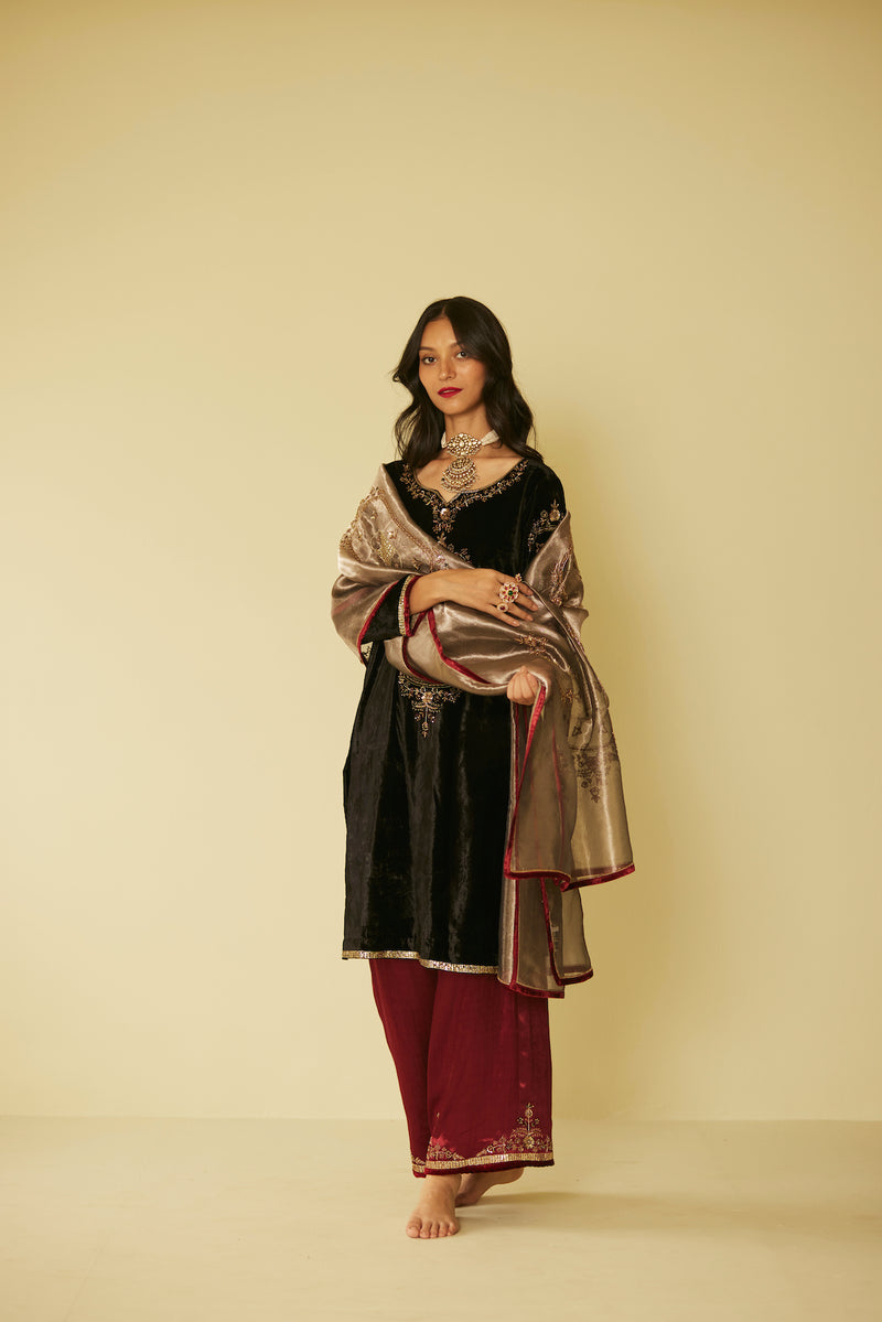 Black Dareecha Kurta Set